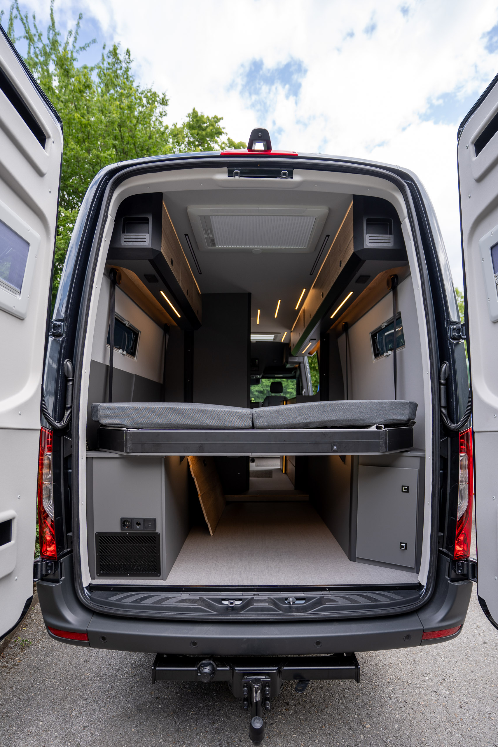 Heckgarage im Roadstar XL Evo mit abgesenktem Hubbett