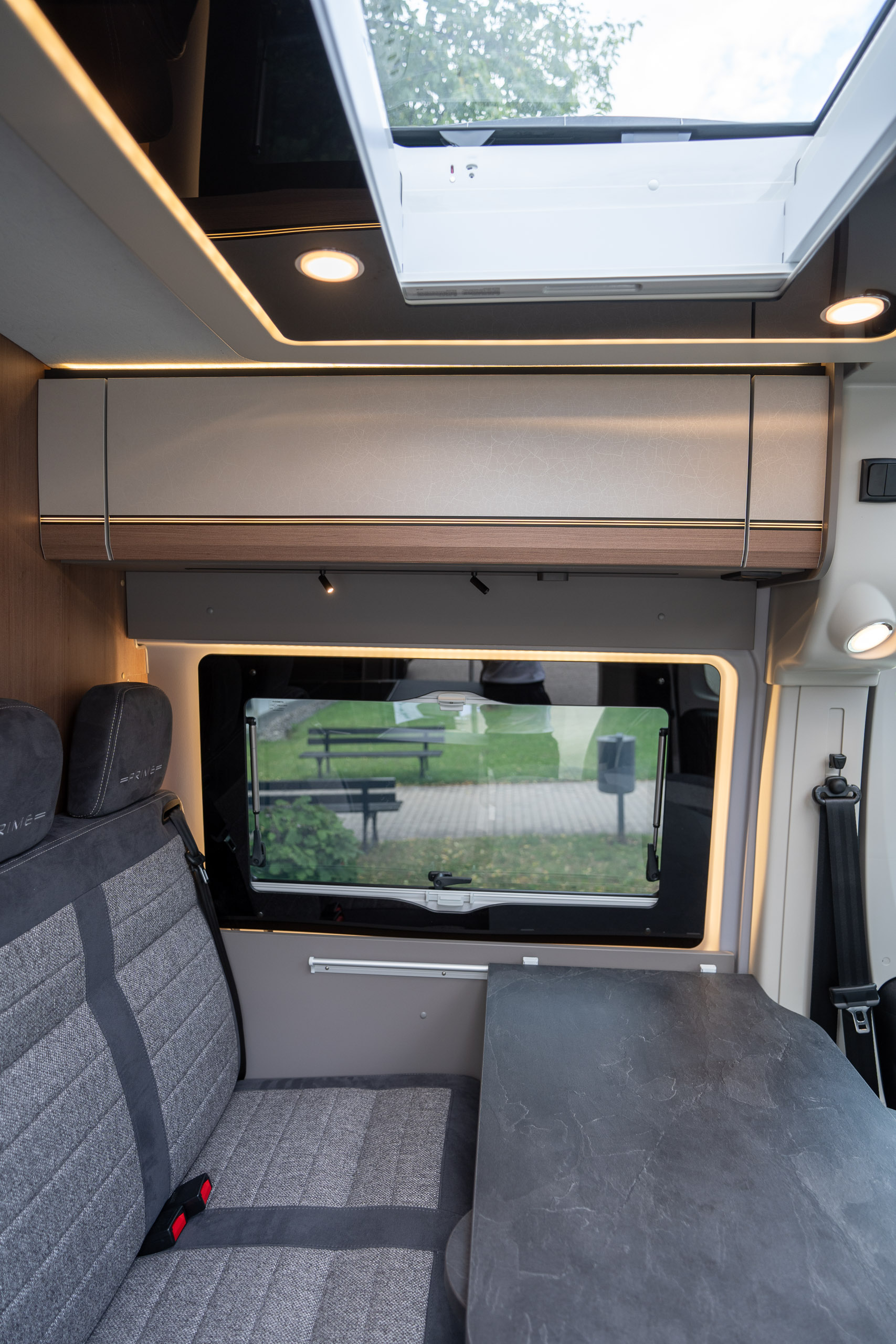 Summit Prime 640 2027: neue Sitzgruppe mit Prime-Polstern, Panoramafenster und Skyroof