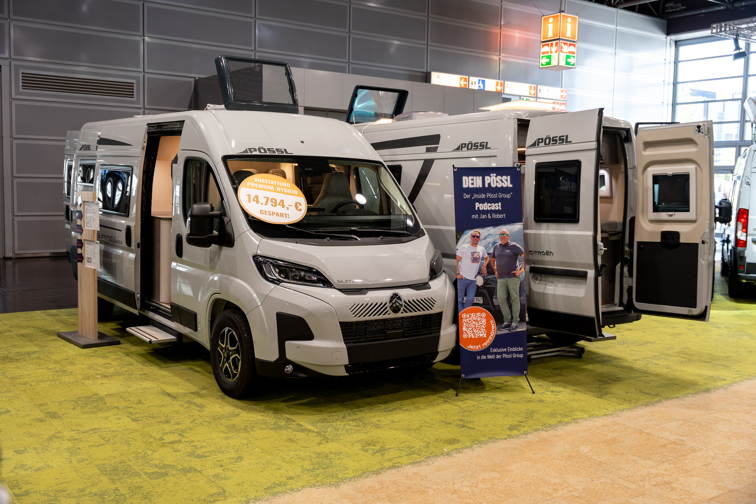Pössl Summit Shine 600 R mit Messepreis-Aushang auf dem Caravan Salon